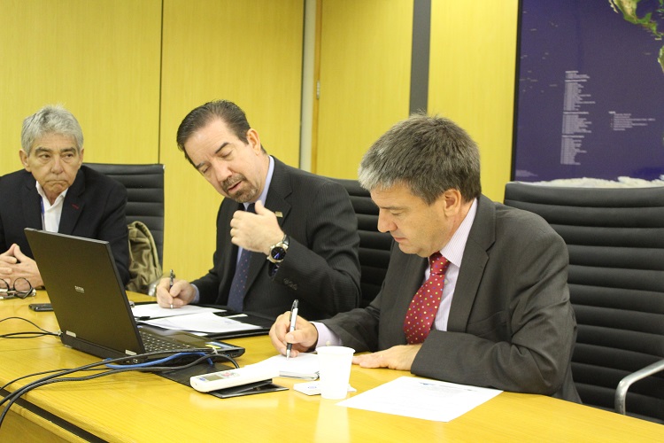 Embrapa signing2 750